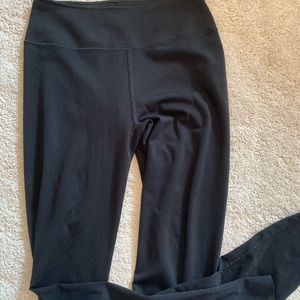 black uniqlo leggings